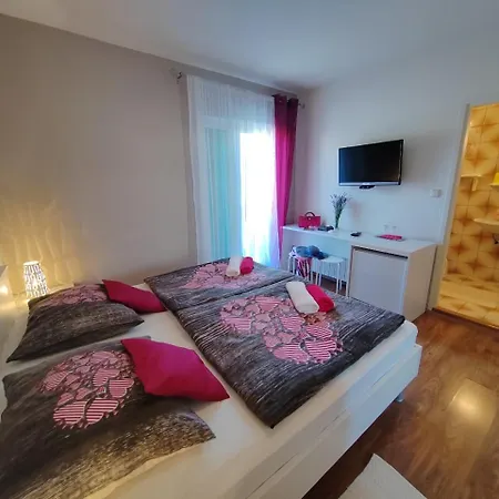 Room's Brica Barbat na Rabu