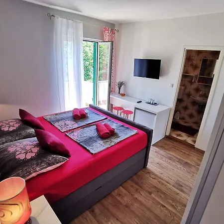 Room's Brica Barbat na Rabu