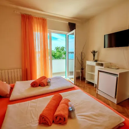 게스트하우스 Room's Brica 3*