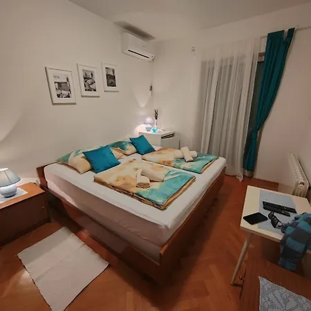 Room's Brica Barbat na Rabu