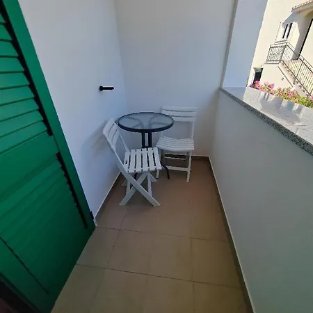 Room's Brica