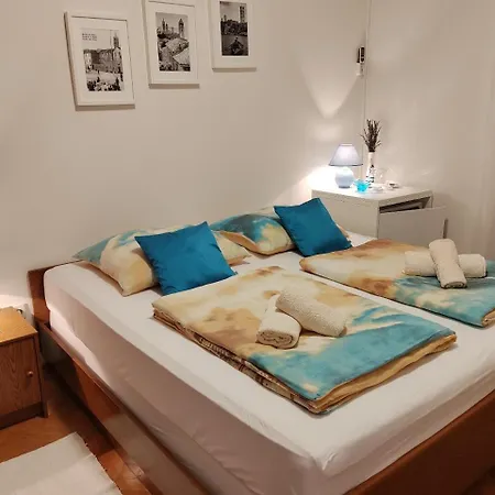 Room's Brica *