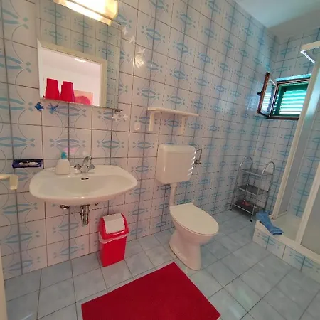Room's Brica Barbat na Rabu